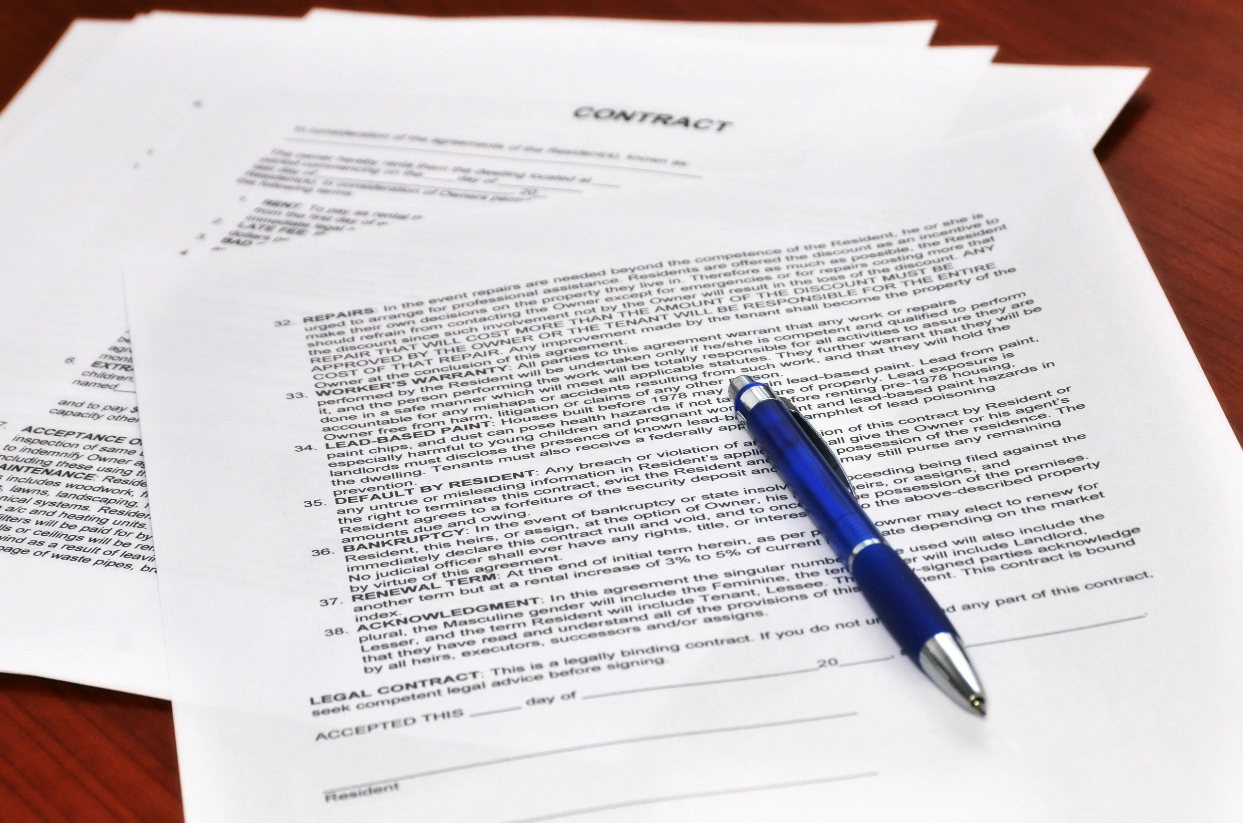 Firma de documentos para acuerdos y reestructuración